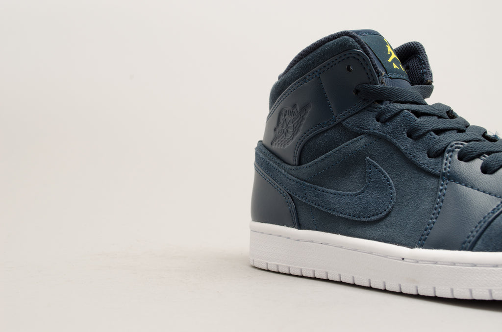 Air Jordan 1 Mid Armory Navy 554724-421