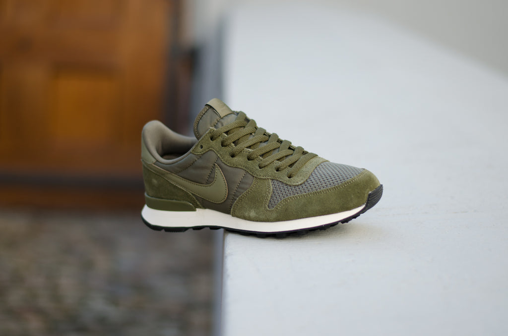 Nike Internationalist SE Medium Olive Green AJ2024-200