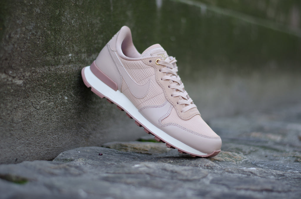 Nike Women's Internationalist Premium Particle Beige 828404-202
