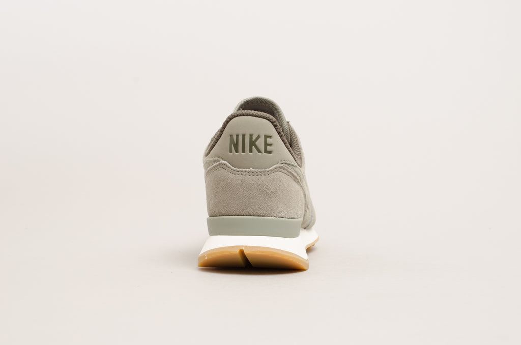 W Internationalist SE