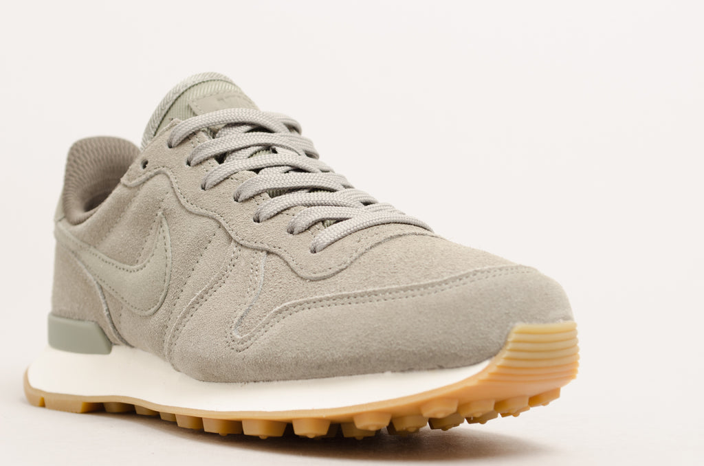 W Internationalist SE