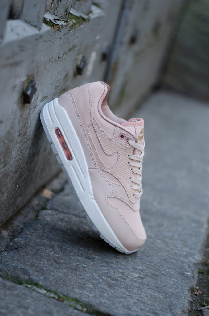 Nike Women's Air Max 1 Premium Particle Beige 454746-206