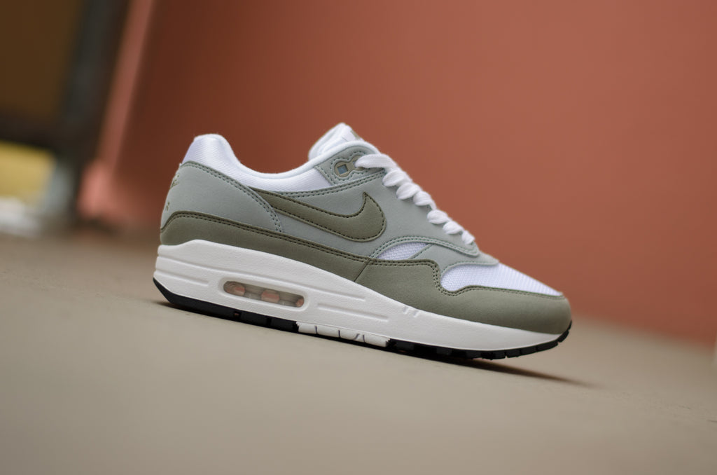 Nike Women's Air Max 1 White/Dark Stucco 319986-105