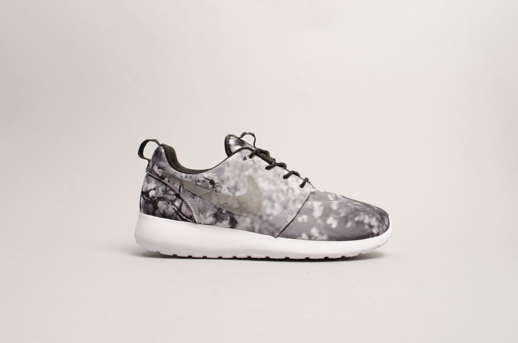 Sevensneakerstore.com Nike Women's Roshe One " Cherry_Blossom " (Wolf Grey /Black / White) 819960-001