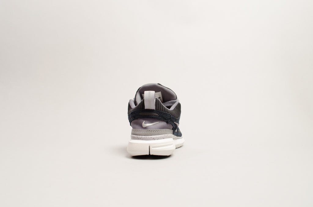 Sevensneakerstore.com Nike women's Free OG '14 (Black/Cool Grey-Wolf Grey-Summit White) 642336-003