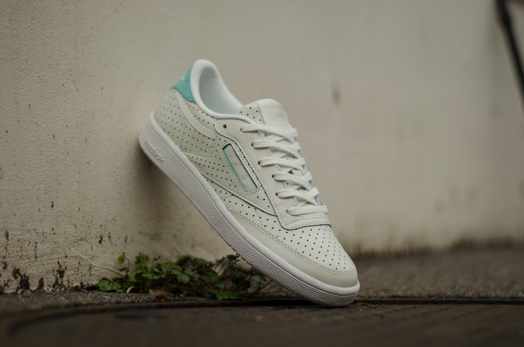 Reebok Club C 85 Popped Perforated ( Chalk / Turquoise ) CM9277