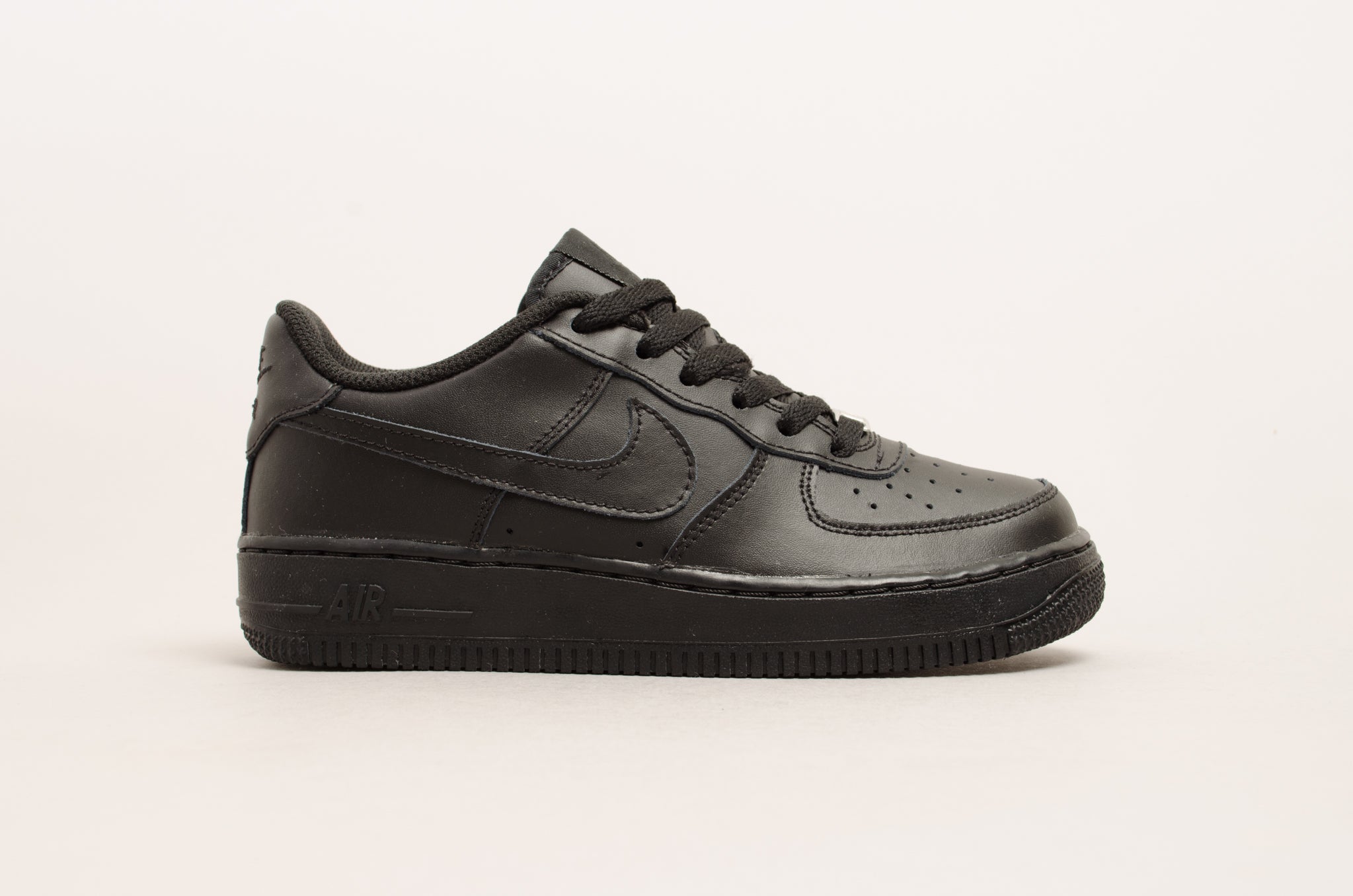 Nike Air Force 1 ブラック レザー 27センチ Nike Air Force 1 (GS) | 95 CHF – Seven Sneaker Store